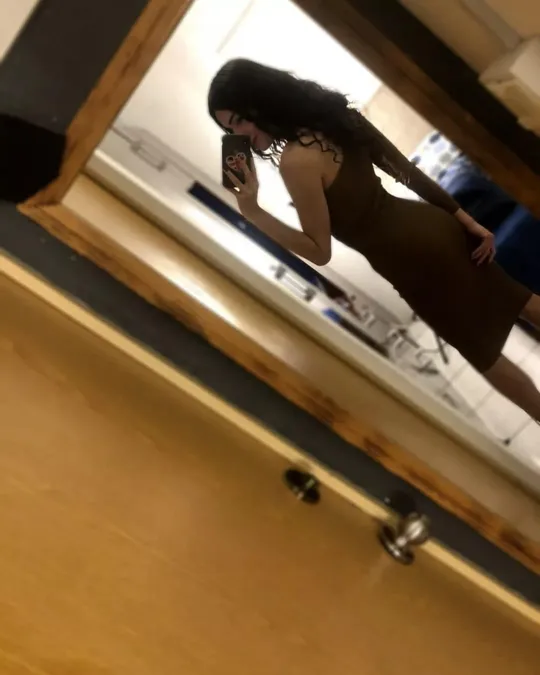 𝑪 𝒂 𝒎 𝒊 𝒍 𝒂  𝑴 𝒐 𝒏