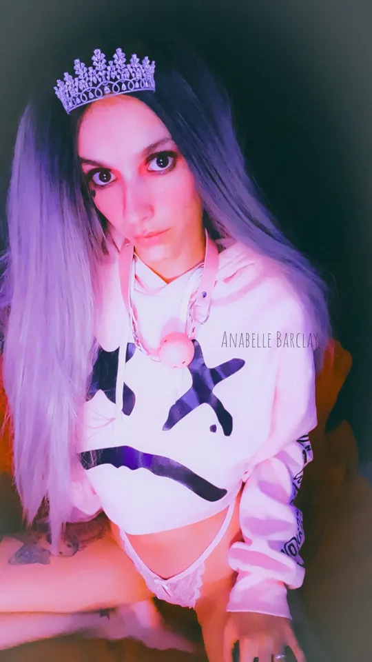 Anabelle Barclay 👑 Free