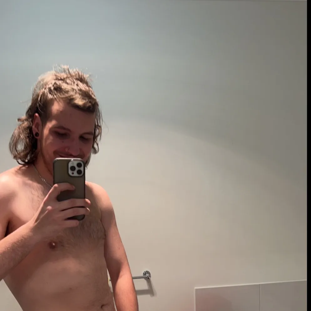 Lachie - 21 - Male - Aus