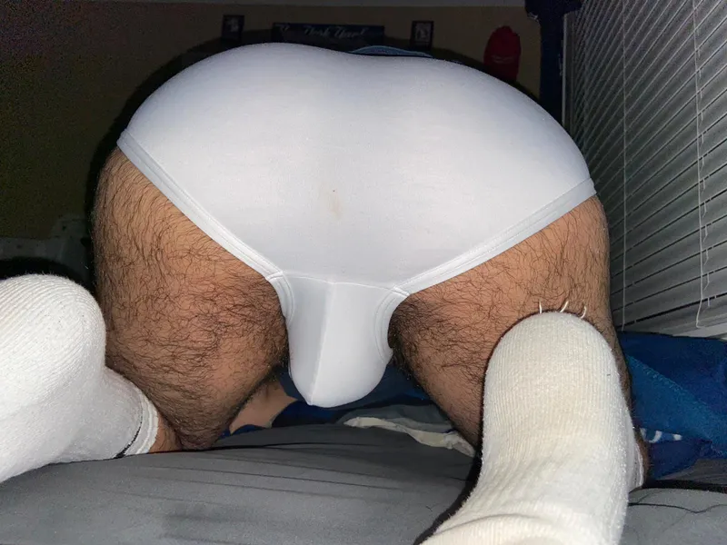 COLLEGE JOCK (FARTS, SAGS, AND FEET)