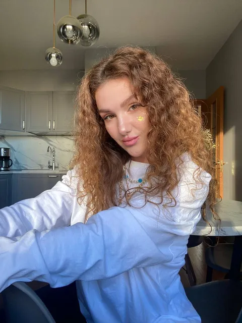 🥥 Wild Lioness 🥥