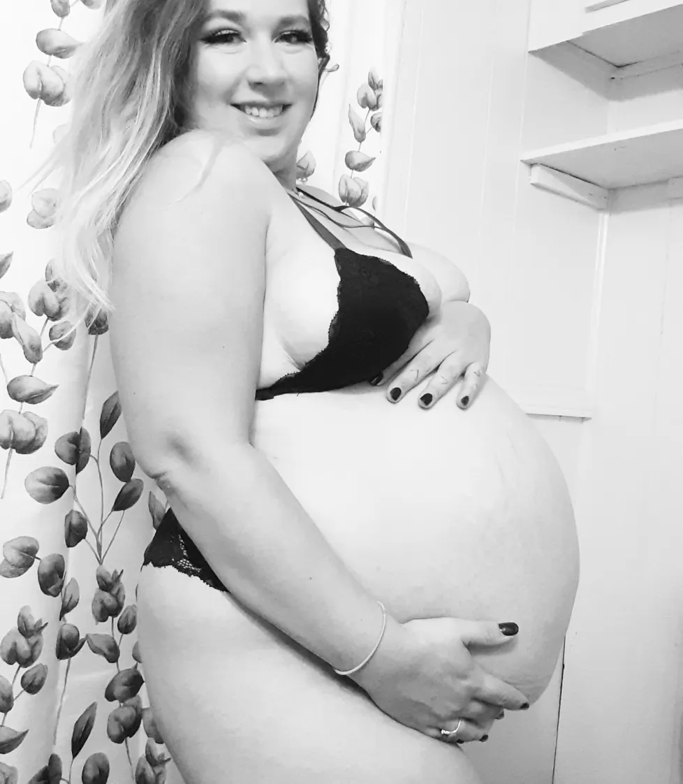 Pregnant Lena