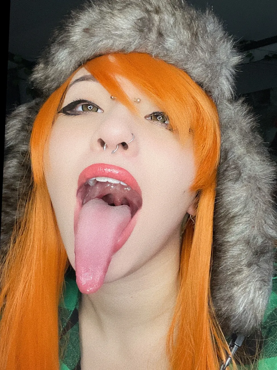 Filipina long tongue queen 💖