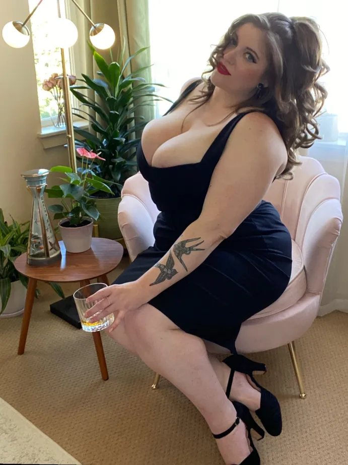 Sabina 💋 Curvy Pinup