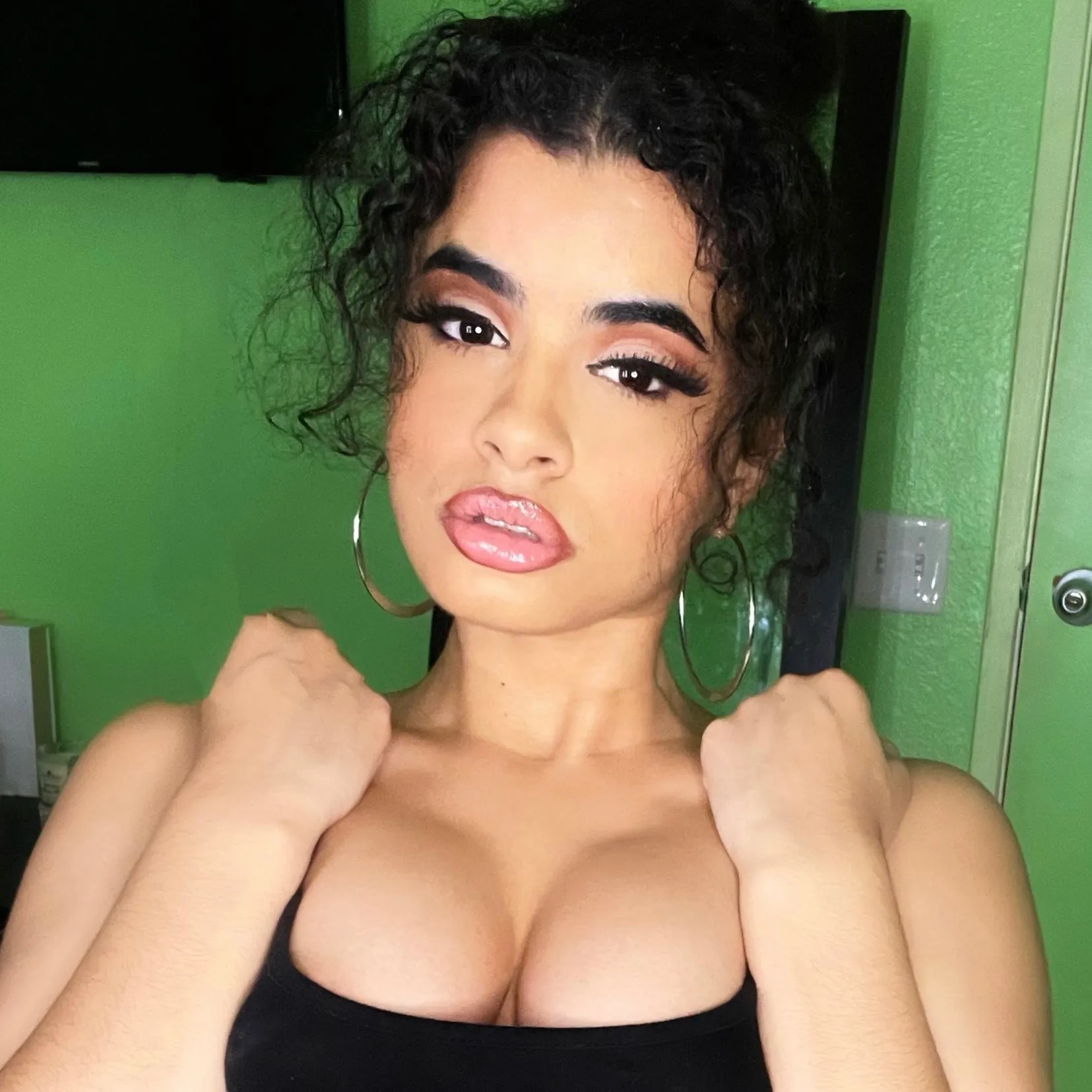 XXXOTIC BOMBSHELL