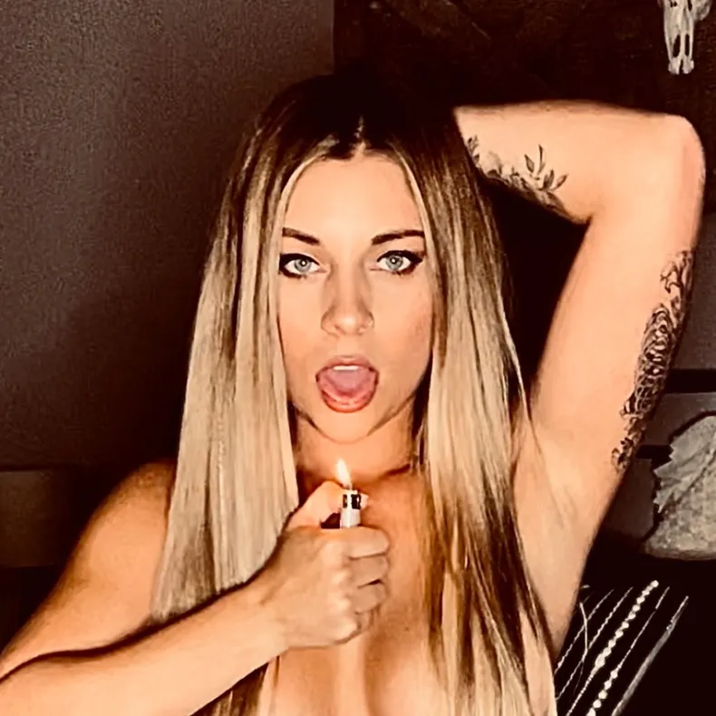 .::𝕆𝕝𝕚𝕧𝕚𝕒::.