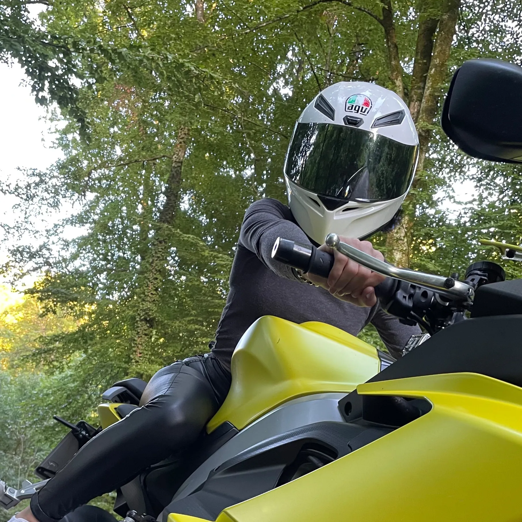 Elena 🥑🏍