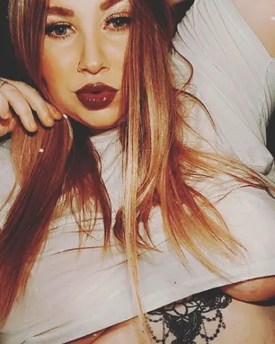Busty Blue Eyes 💦👀