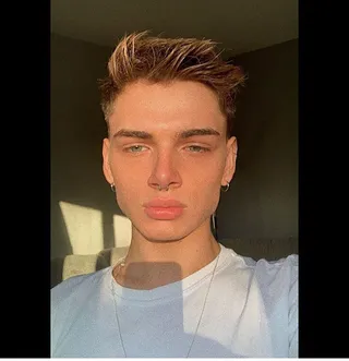 J 😈🔞